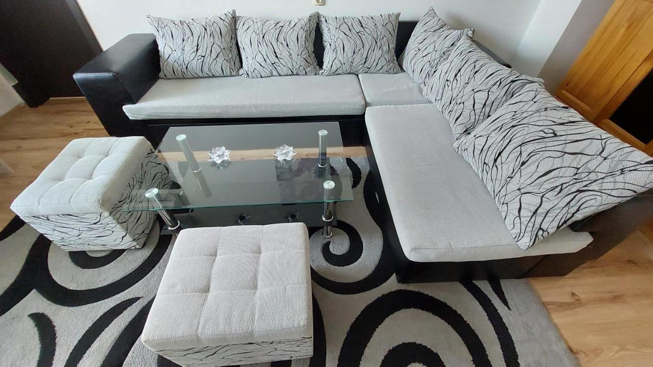 3 Rooms Apartment, Top Center, 1St Floor, Aubg, Free Parking, Pc I5 Ssd, 3 Led Tvs 200 Channels, Wifi, Terrace, Easy-Late Check-In, Stay Before Greece بلاغويفغراد المظهر الخارجي الصورة