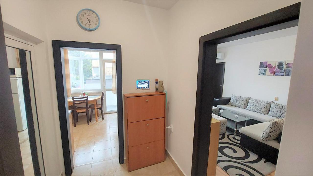 3 Rooms Apartment, Top Center, 1St Floor, Aubg, Free Parking, Pc I5 Ssd, 3 Led Tvs 200 Channels, Wifi, Terrace, Easy-Late Check-In, Stay Before Greece بلاغويفغراد المظهر الخارجي الصورة