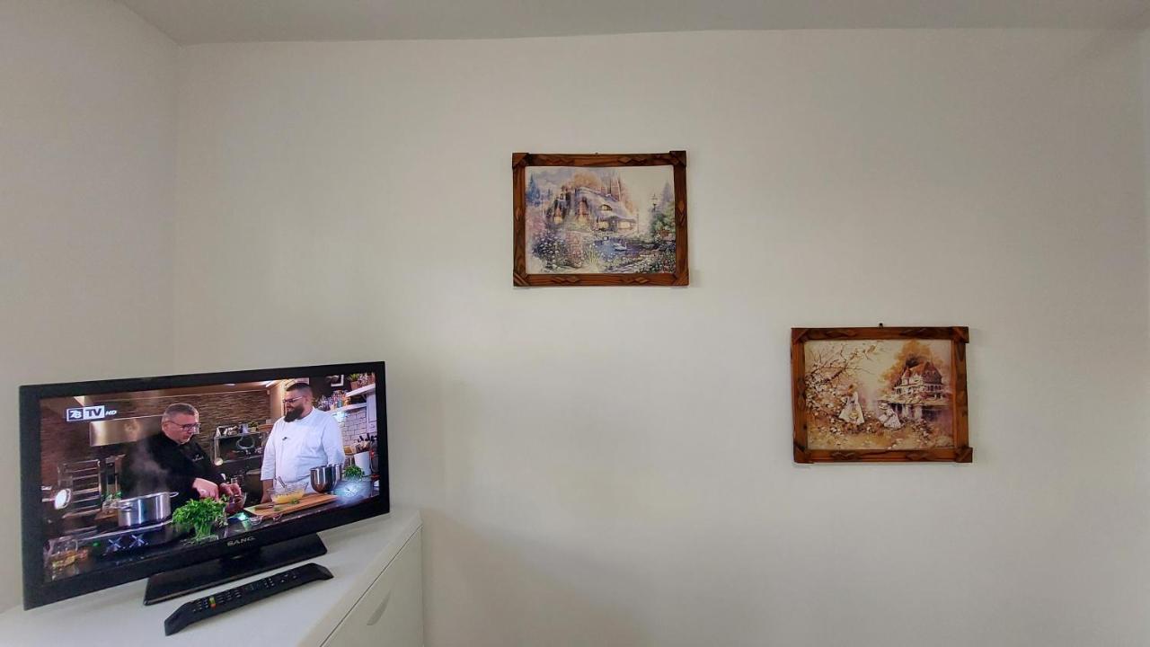3 Rooms Apartment, Top Center, 1St Floor, Aubg, Free Parking, Pc I5 Ssd, 3 Led Tvs 200 Channels, Wifi, Terrace, Easy-Late Check-In, Stay Before Greece بلاغويفغراد المظهر الخارجي الصورة