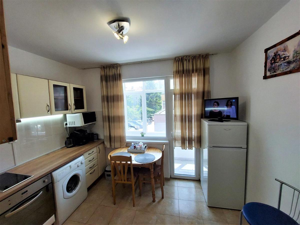3 Rooms Apartment, Top Center, 1St Floor, Aubg, Free Parking, Pc I5 Ssd, 3 Led Tvs 200 Channels, Wifi, Terrace, Easy-Late Check-In, Stay Before Greece بلاغويفغراد المظهر الخارجي الصورة