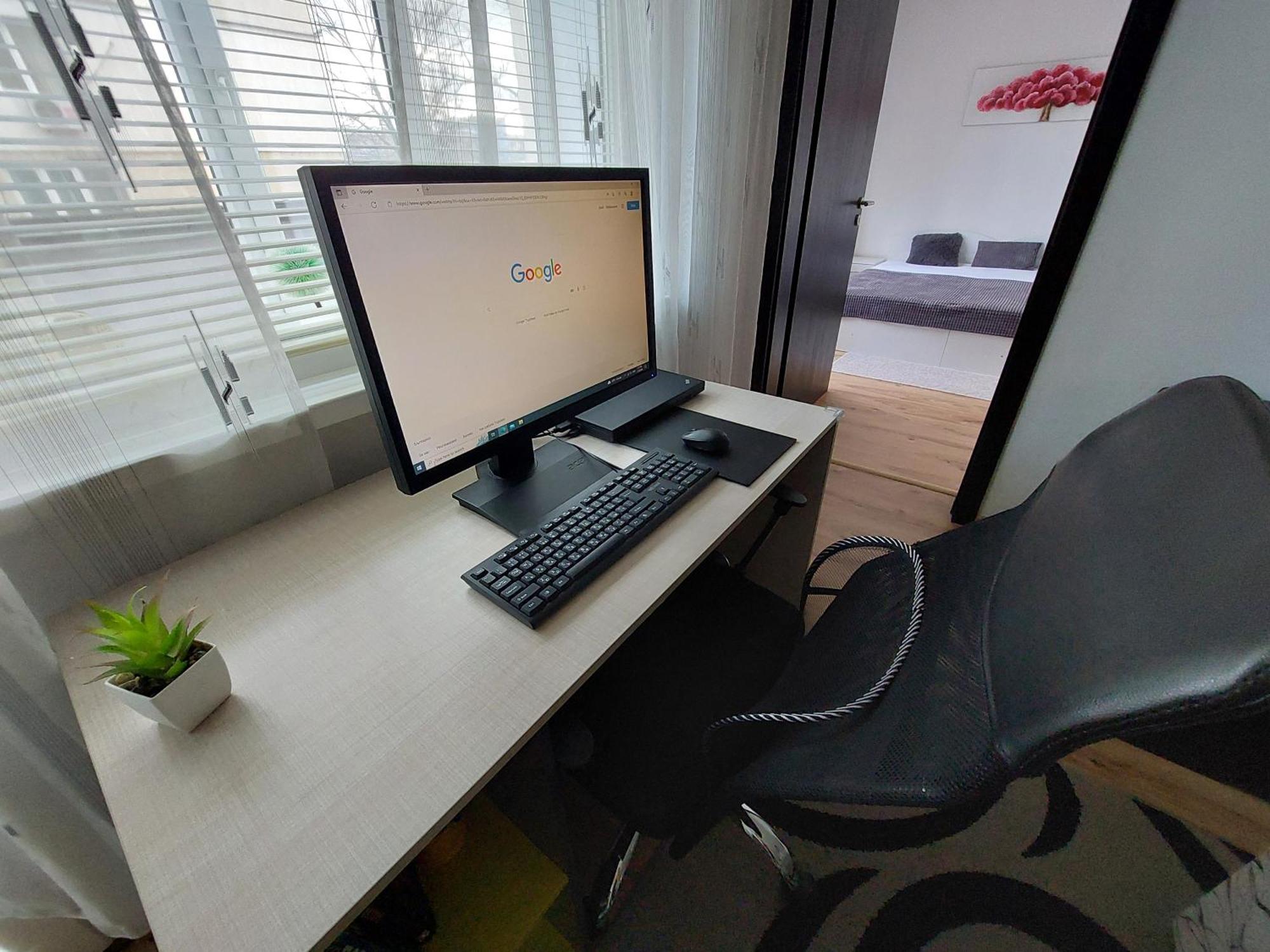 3 Rooms Apartment, Top Center, 1St Floor, Aubg, Free Parking, Pc I5 Ssd, 3 Led Tvs 200 Channels, Wifi, Terrace, Easy-Late Check-In, Stay Before Greece بلاغويفغراد المظهر الخارجي الصورة