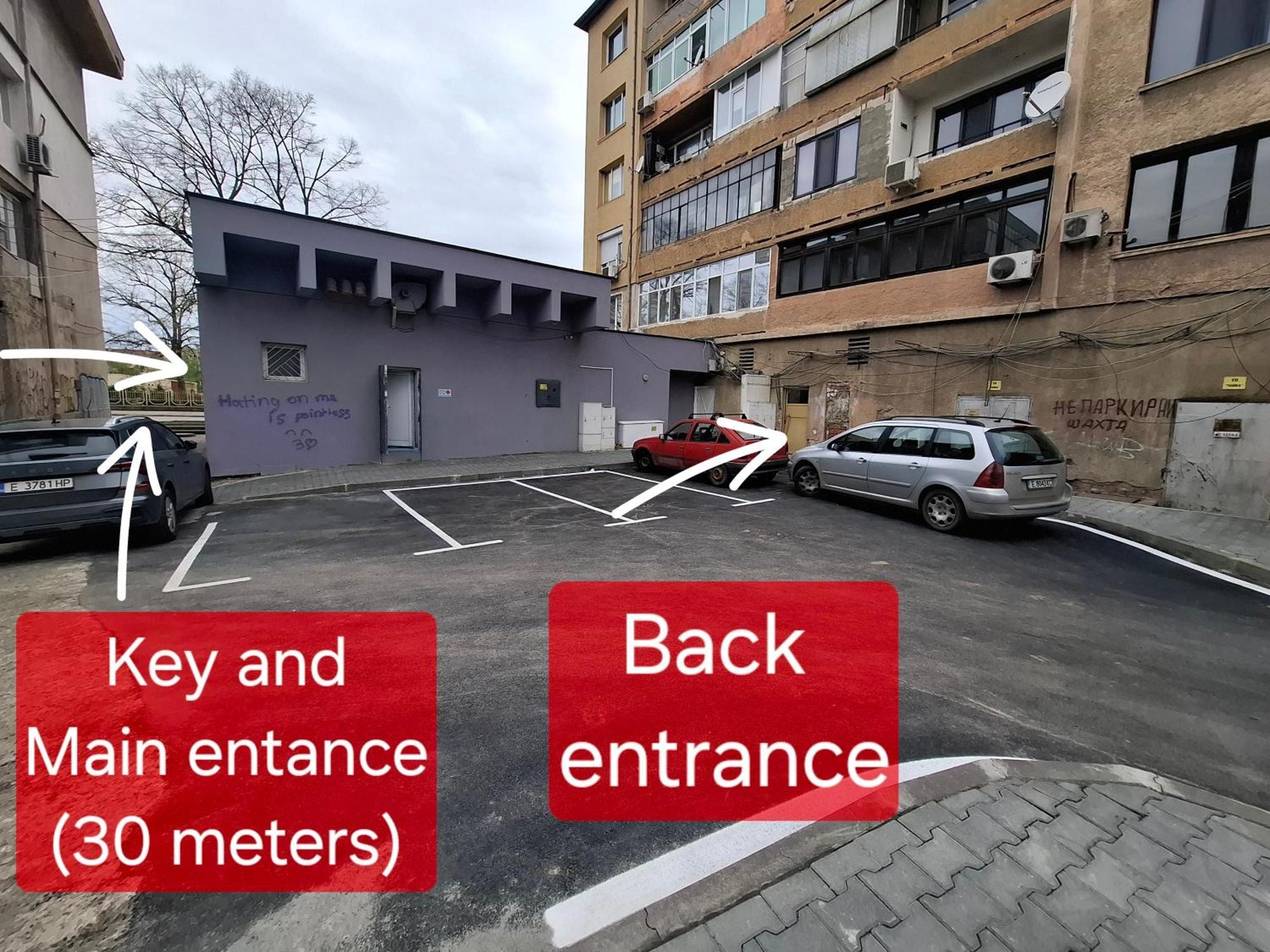 3 Rooms Apartment, Top Center, 1St Floor, Aubg, Free Parking, Pc I5 Ssd, 3 Led Tvs 200 Channels, Wifi, Terrace, Easy-Late Check-In, Stay Before Greece بلاغويفغراد المظهر الخارجي الصورة